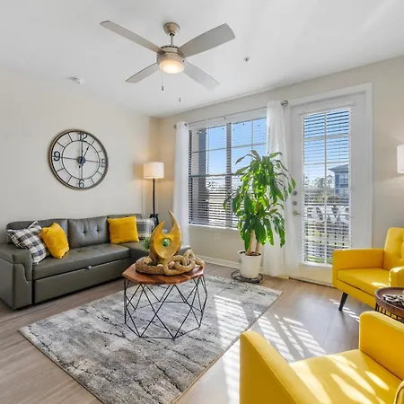 Urban 2Br2Ba Gem-Near Airport Apartment